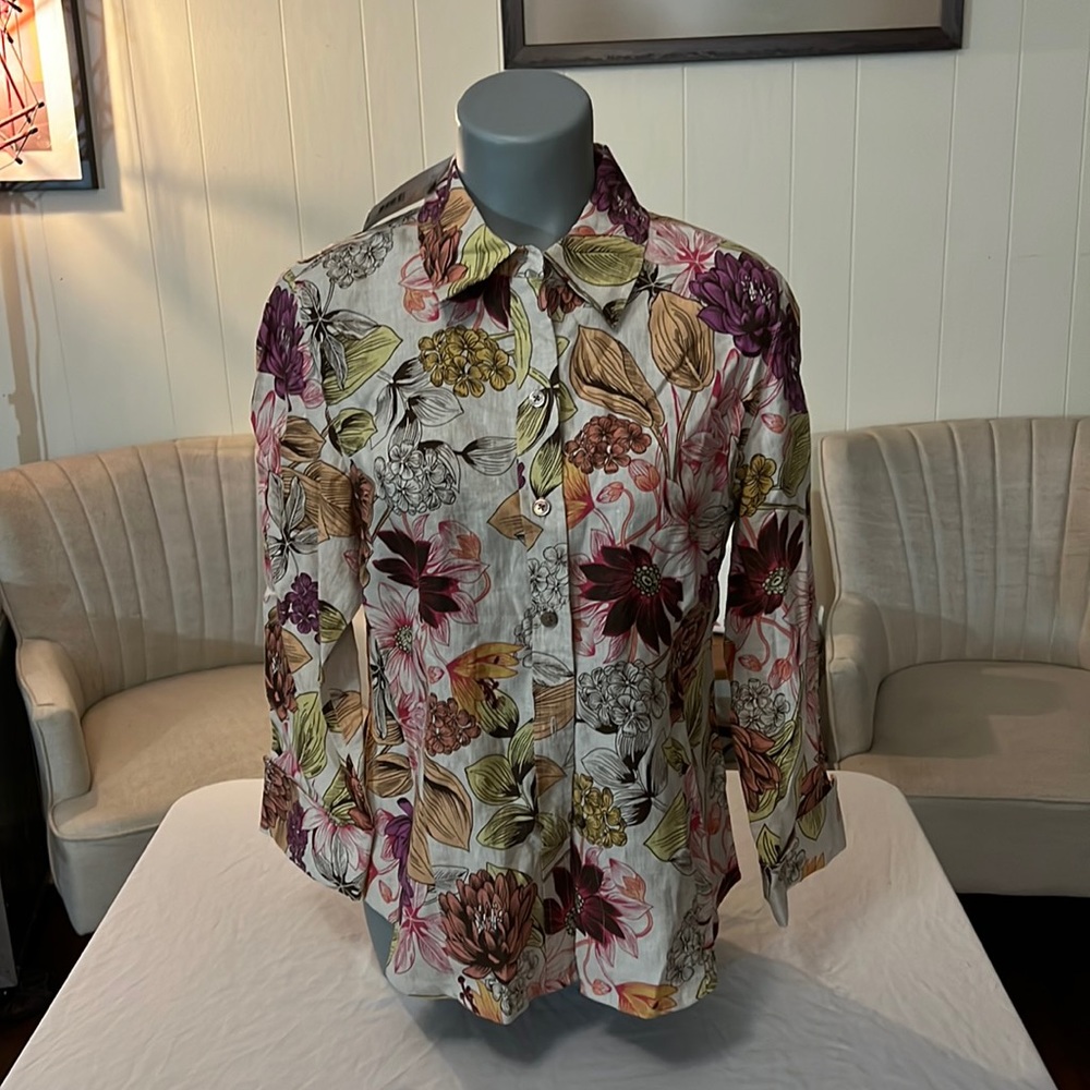 Madison Studio NWT 100% Linen Long Sleeve Button Up in Size 12